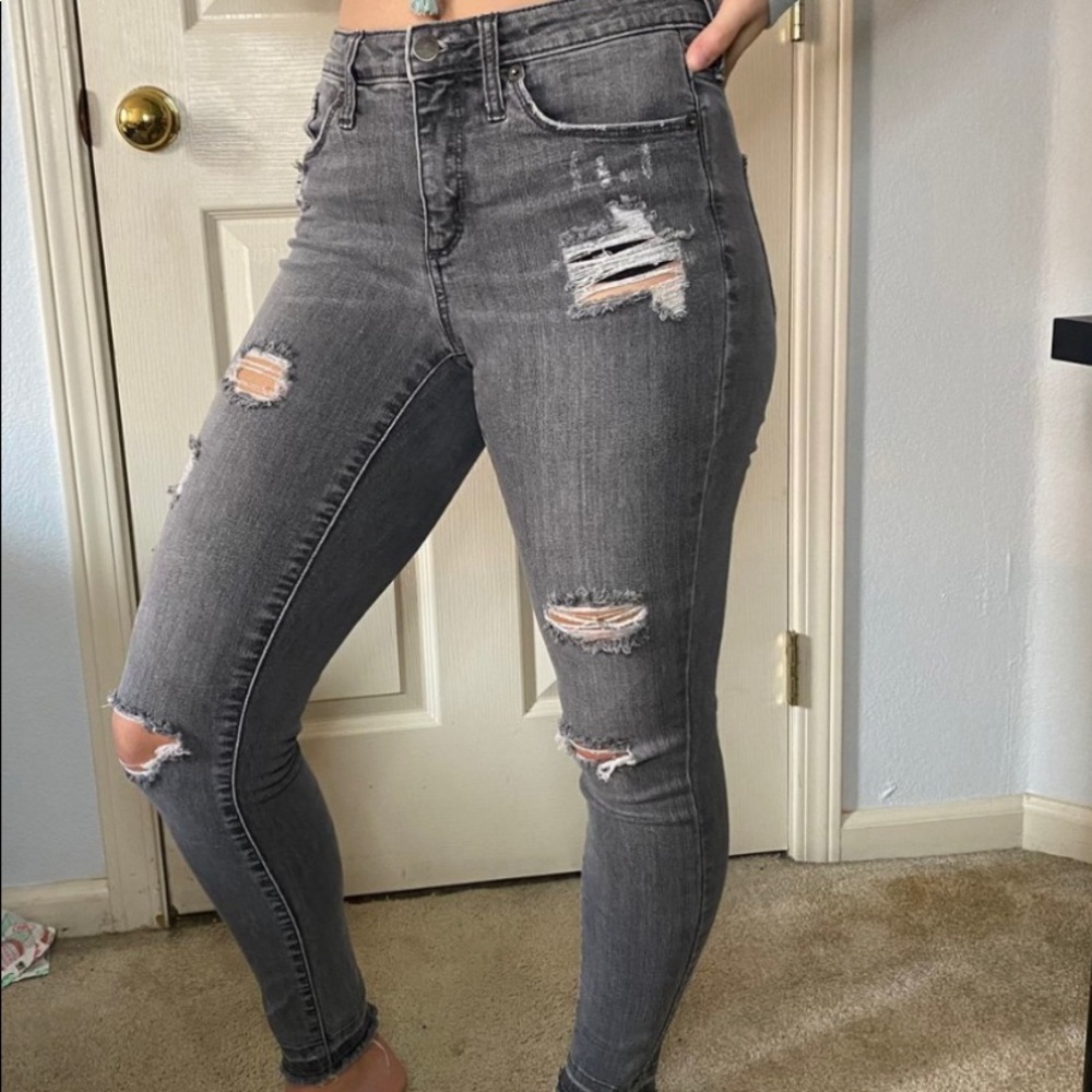 Grey wash ripped jeans!